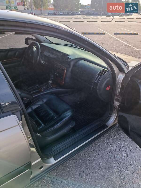 Седан Opel Omega 1997 в Днепре