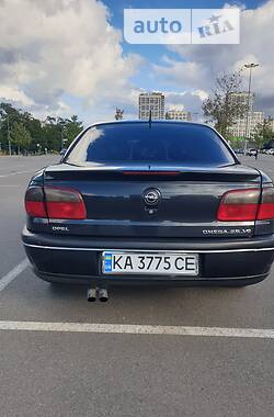 Седан Opel Omega 1996 в Киеве