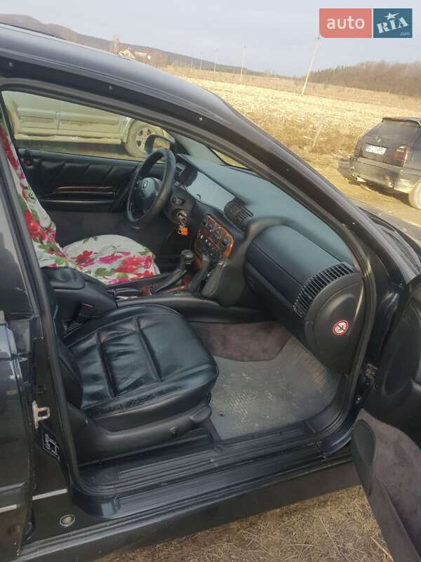 Седан Opel Omega 1998 в Чернівцях