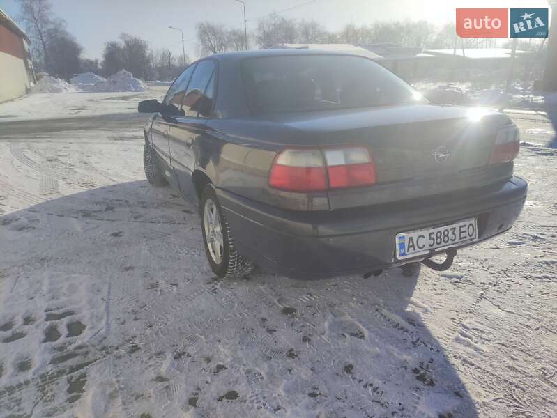 Седан Opel Omega 2000 в Ковелі