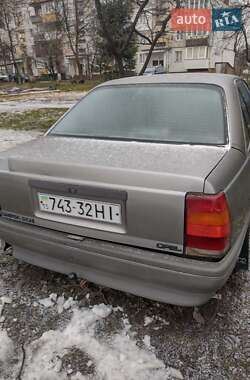 Седан Opel Omega 1988 в Мостиске