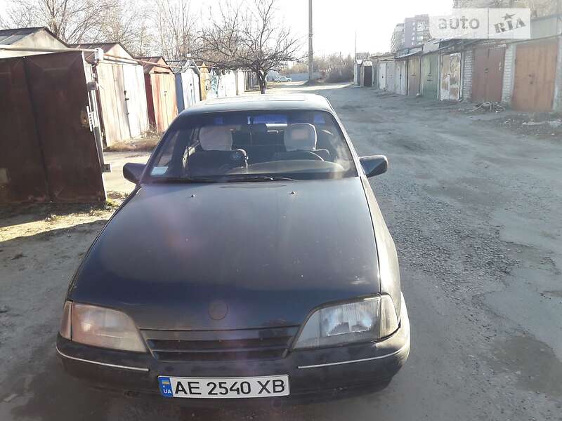 Седан Opel Omega 1989 в Днепре