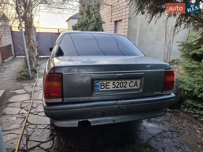 Седан Opel Omega 1988 в Николаеве