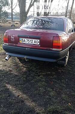 Седан Opel Omega 1990 в Новоукраинке