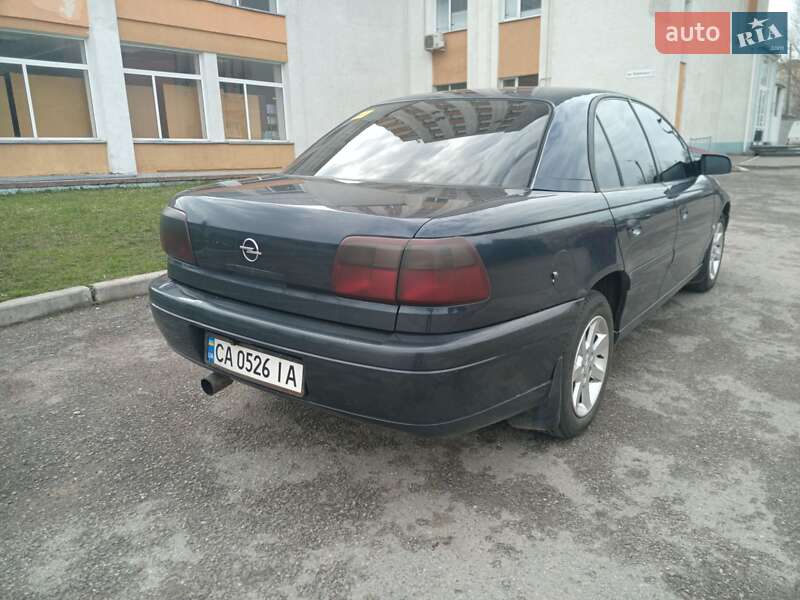 Седан Opel Omega 2003 в Черкасах