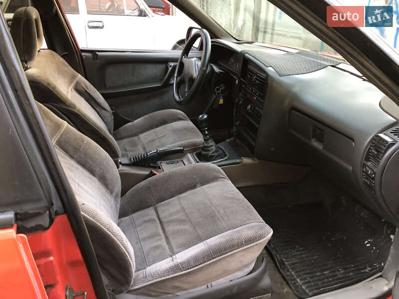 Седан Opel Omega 1987 в Одессе
