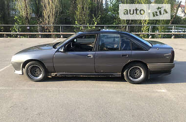 Седан Opel Omega 1987 в Киеве