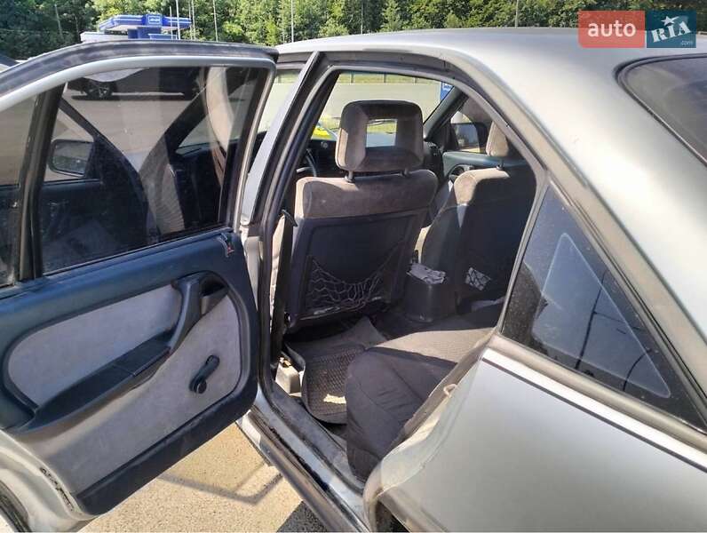Седан Opel Omega 1987 в Житомире