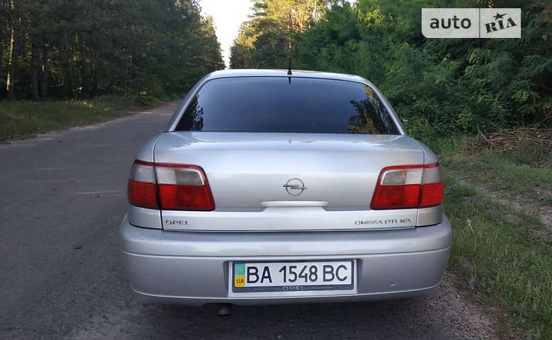 Седан Opel Omega 2000 в Гайвороне