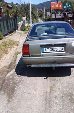 Седан Opel Omega 1988 в Яремче