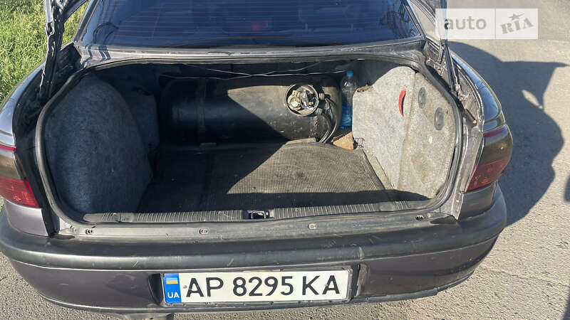 Седан Opel Omega 1994 в Запорожье
