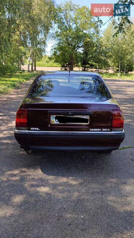 Седан Opel Omega 1992 в Кицмани