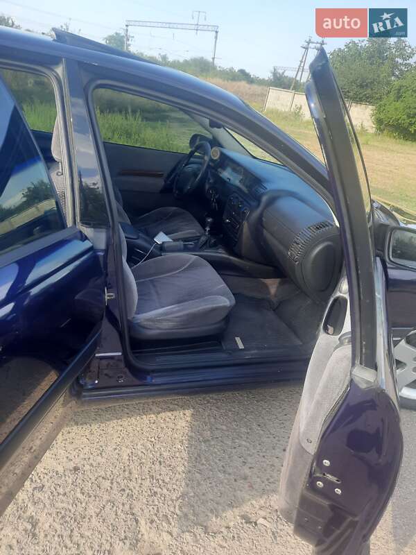 Седан Opel Omega 1995 в Роздільній