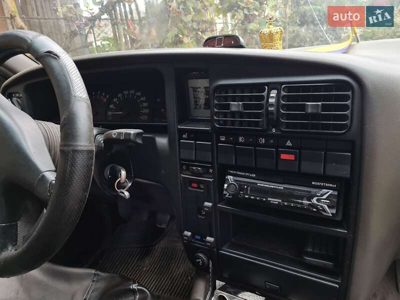 Седан Opel Omega 1988 в Ужгороді