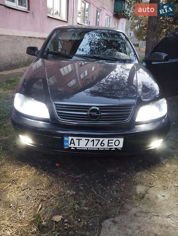 Седан Opel Omega 2003 в Покровську