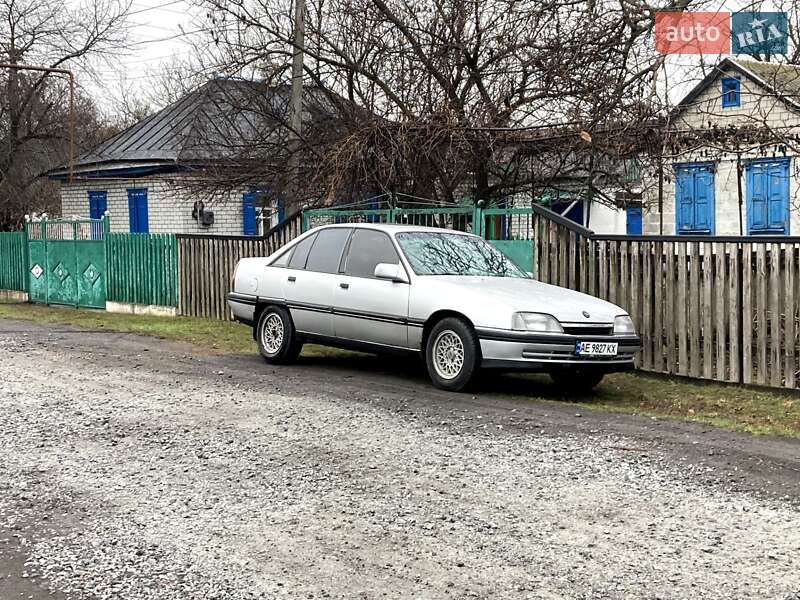 Седан Opel Omega 1989 в Днепре