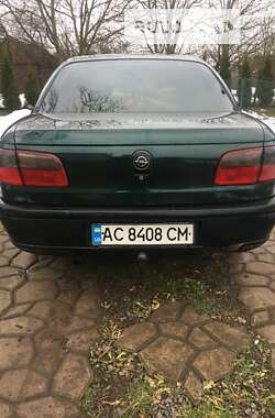 Седан Opel Omega 1995 в Нововолынске