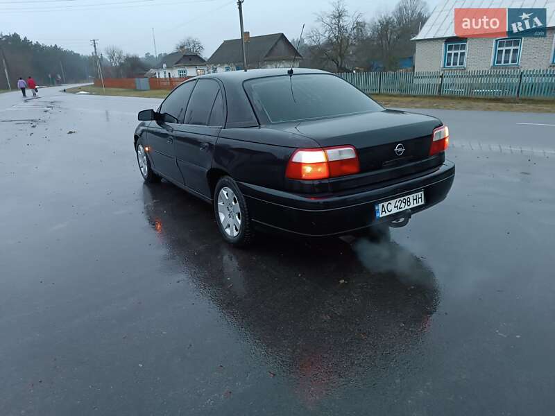 Седан Opel Omega 2000 в Шацьку