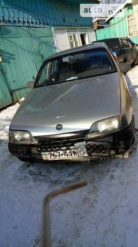 Седан Opel Omega 1988 в Черновцах