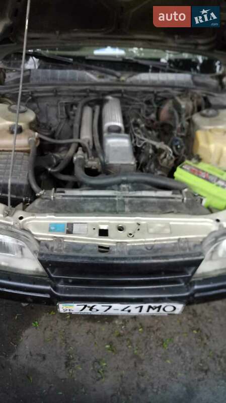 Седан Opel Omega 1988 в Черновцах