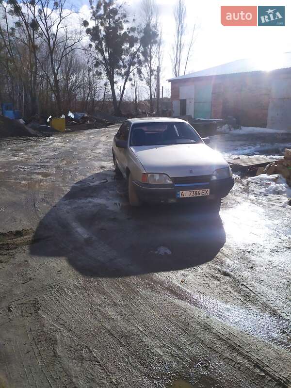 Седан Opel Omega 1991 в Малине