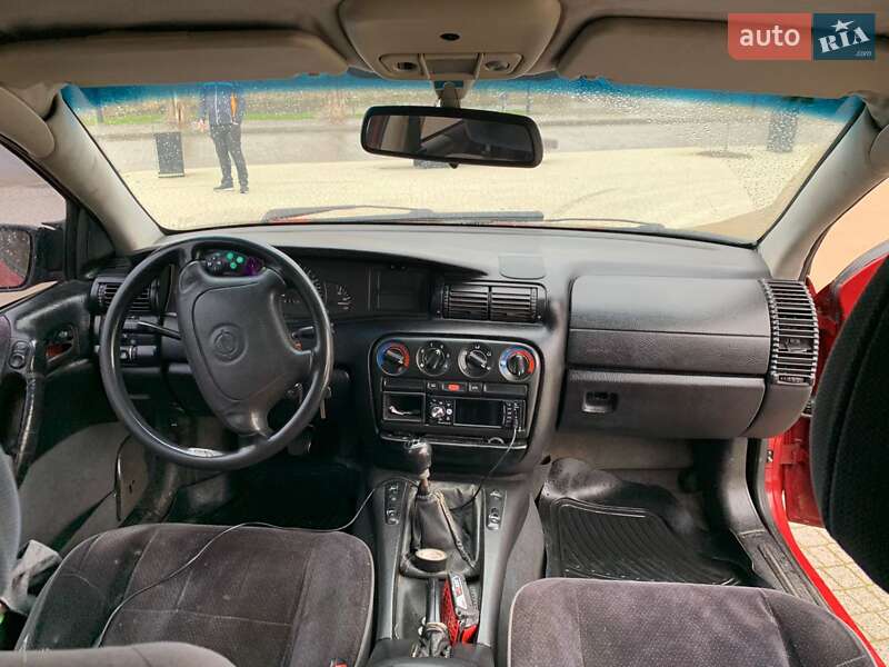 Седан Opel Omega 1995 в Львове