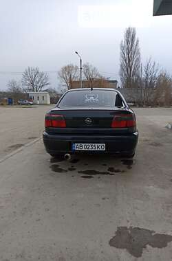 Седан Opel Omega 2002 в Шаргороде