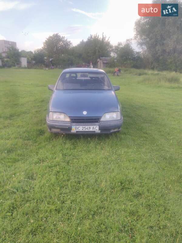 Седан Opel Omega 1989 в Пустомитах