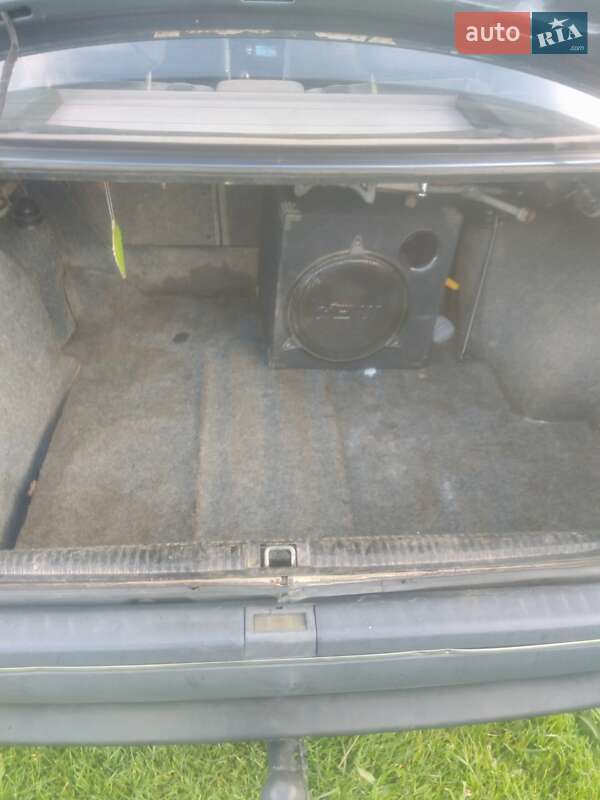 Седан Opel Omega 1989 в Пустомитах