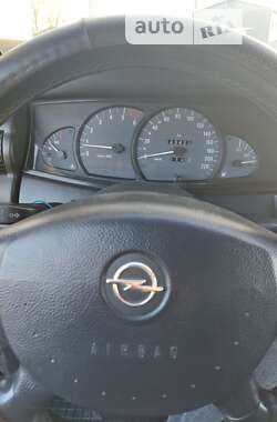 Седан Opel Omega 2002 в Рівному