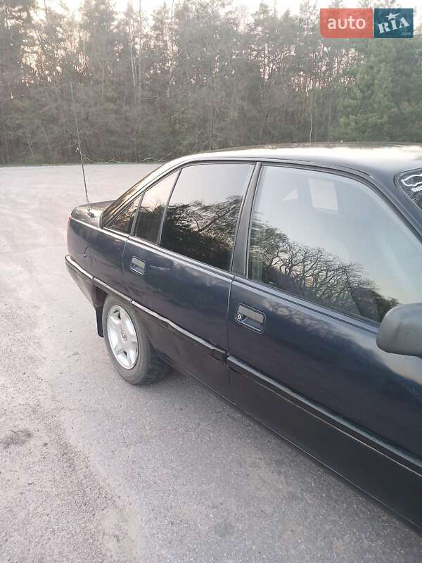 Седан Opel Omega 1988 в Чернигове