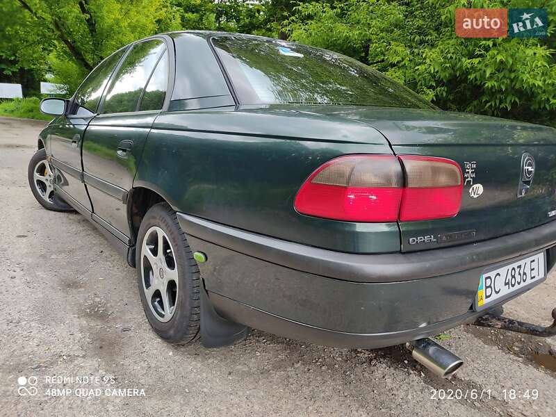 Седан Opel Omega 1995 в Самборе