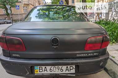 Седан Opel Omega 1995 в Львові