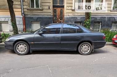 Седан Opel Omega 1995 в Львове