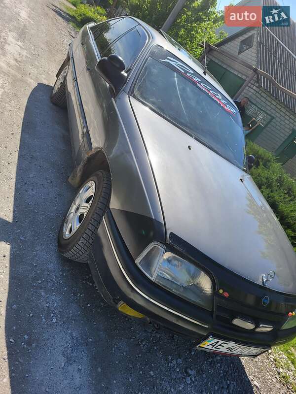 Седан Opel Omega 1987 в Дніпрі