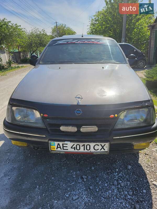 Седан Opel Omega 1987 в Дніпрі