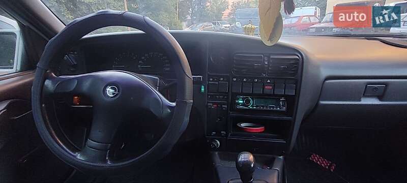 Седан Opel Omega 1990 в Ужгороді