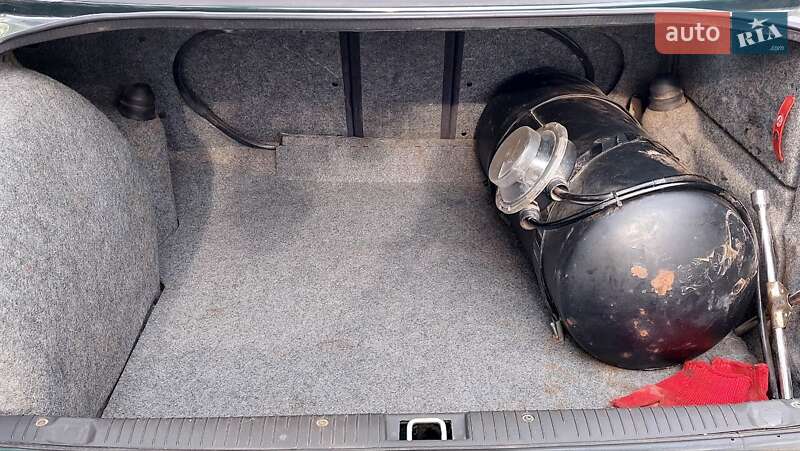 Седан Opel Omega 1998 в Бершаді