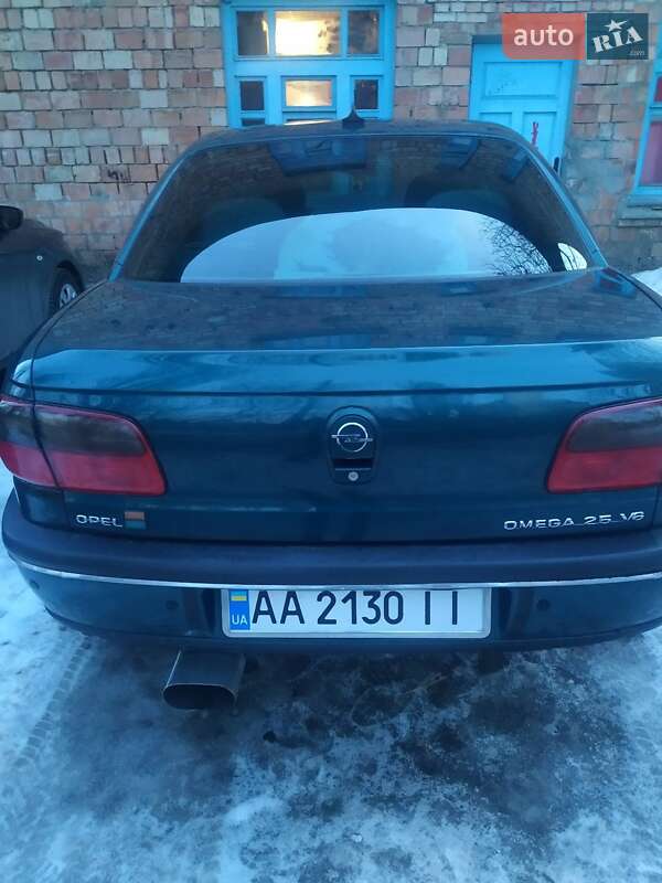 Седан Opel Omega 1998 в Киеве