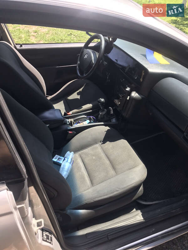 Седан Opel Omega 2001 в Вінниці