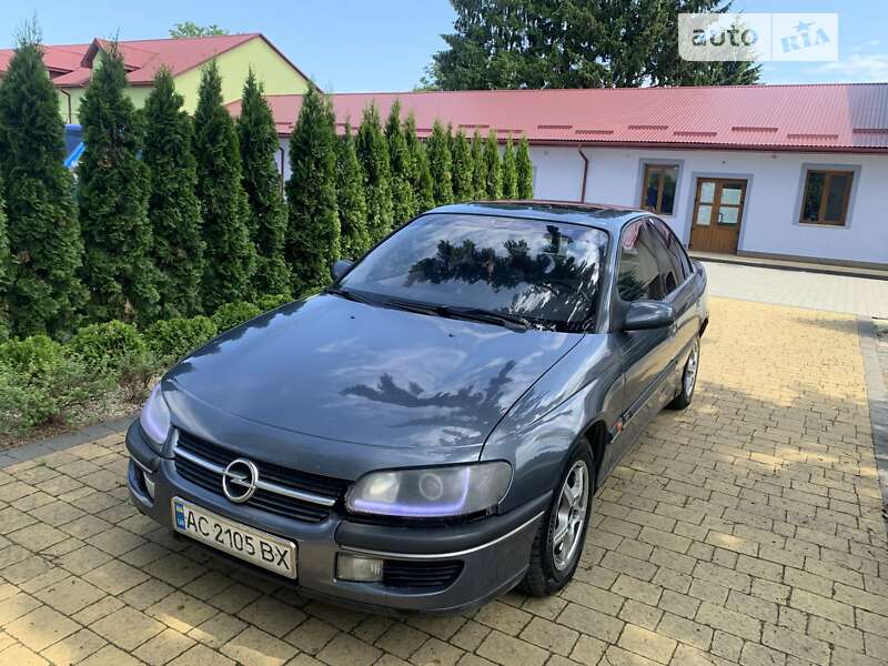 Седан Opel Omega 1994 в Городке