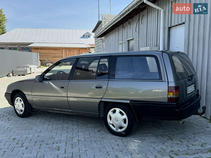 Универсал Opel Omega 1987 в Дрогобыче