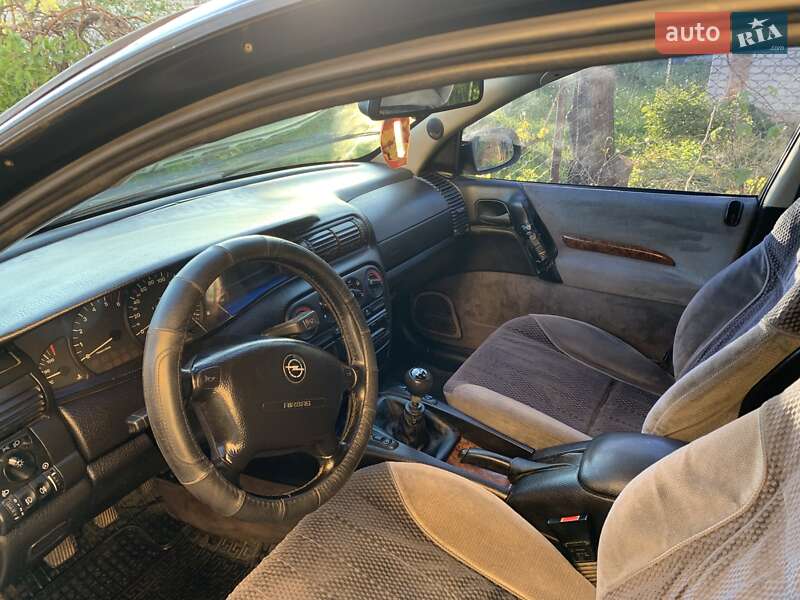 Универсал Opel Omega 1996 в Обухове