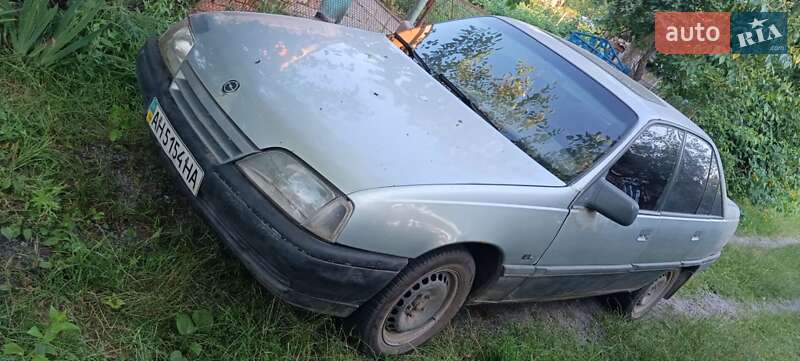 Седан Opel Omega 1987 в Калиновке