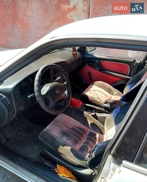 Универсал Opel Omega 1991 в Днепре