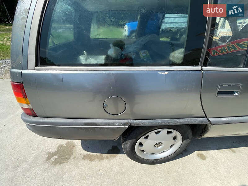 Універсал Opel Omega 1990 в Львові