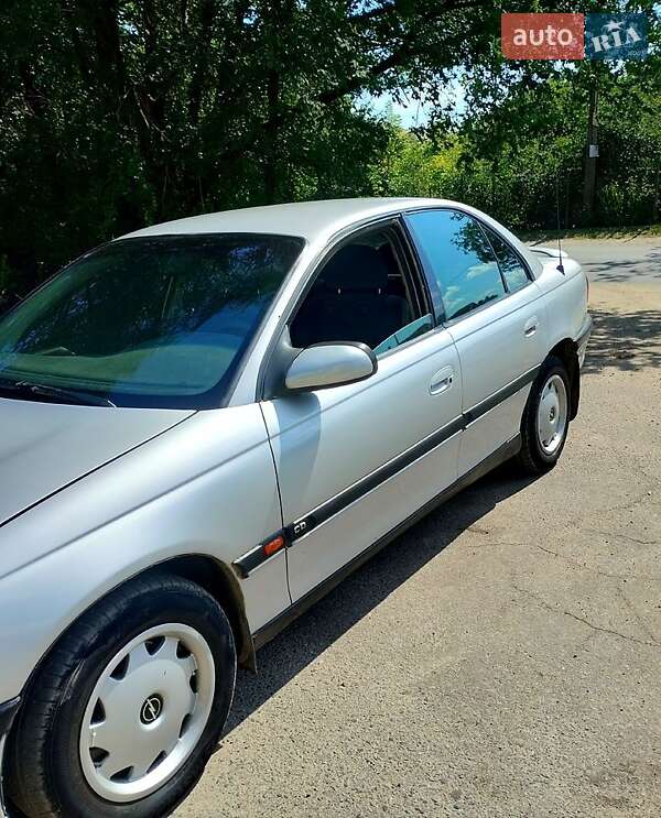 Седан Opel Omega 1999 в Днепре
