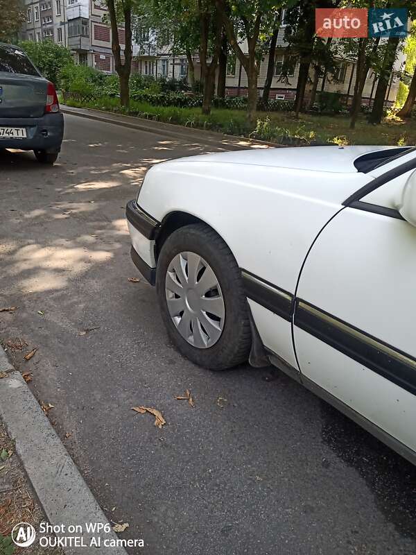 Седан Opel Omega 1993 в Днепре