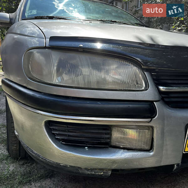 Седан Opel Omega 1995 в Киеве