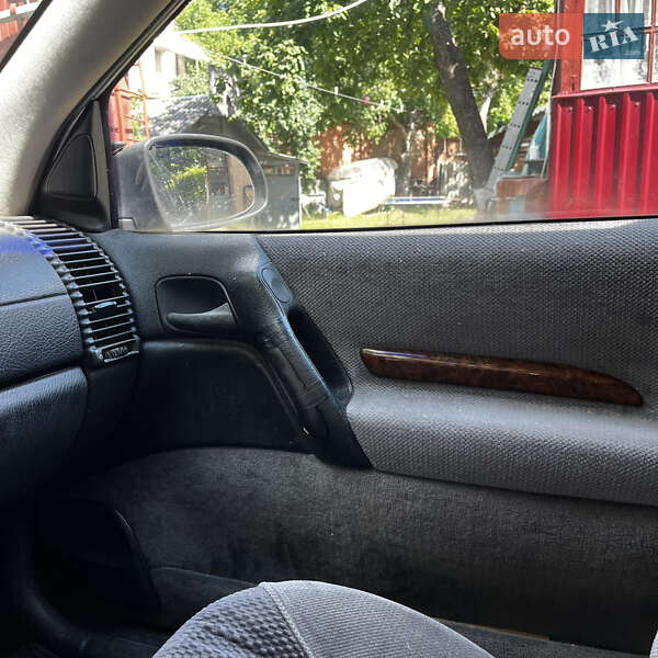 Седан Opel Omega 1995 в Киеве